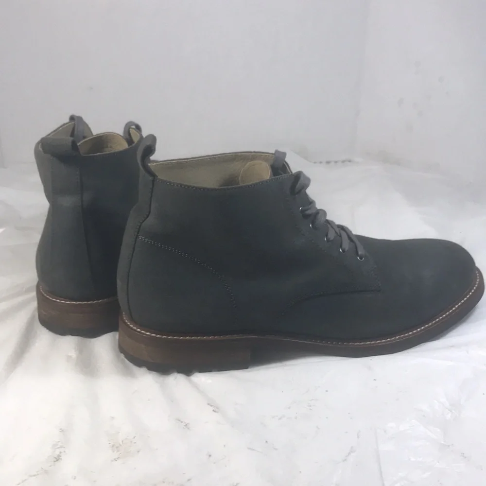 Banana Republic Men's Dark Gray Suede Leather Lace Up Roughed Toe Chukka Boots